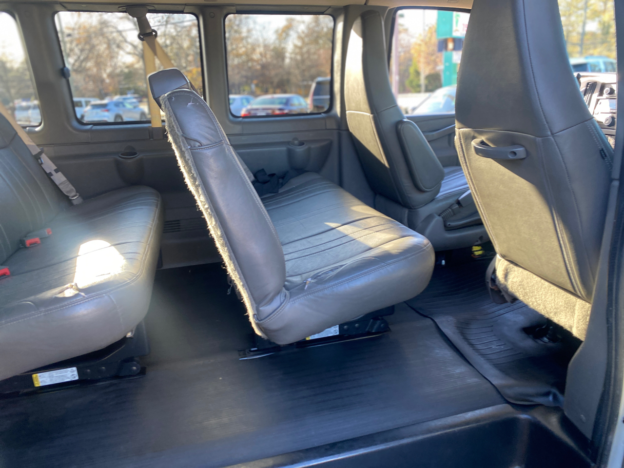 Chevrolet Express Passenger RWD 3500 155" LS 2019
