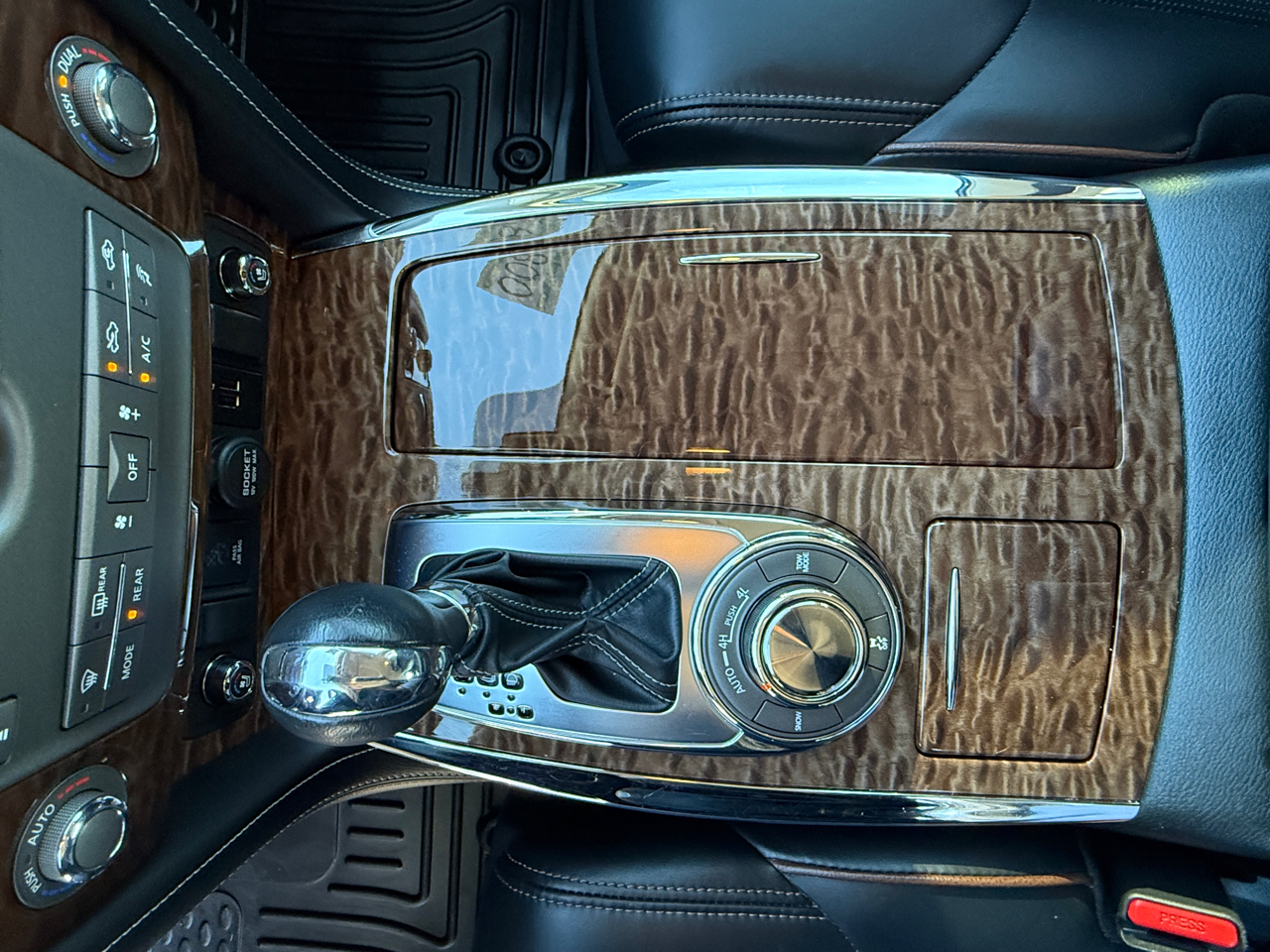 Nissan Armada 4x4 Platinum 2018