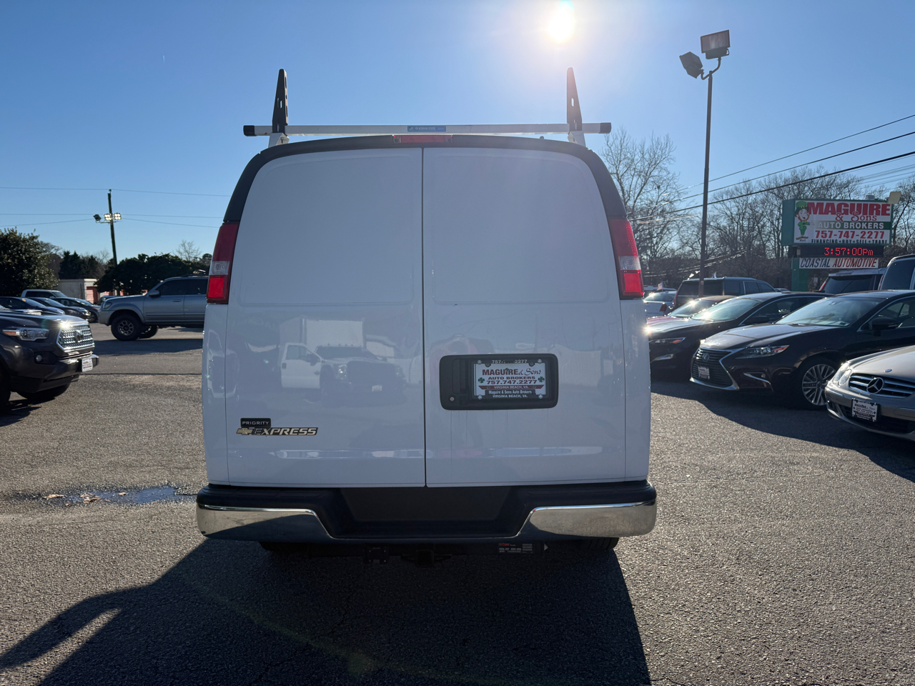 Chevrolet Express Cargo Van RWD 2500 135" 2023