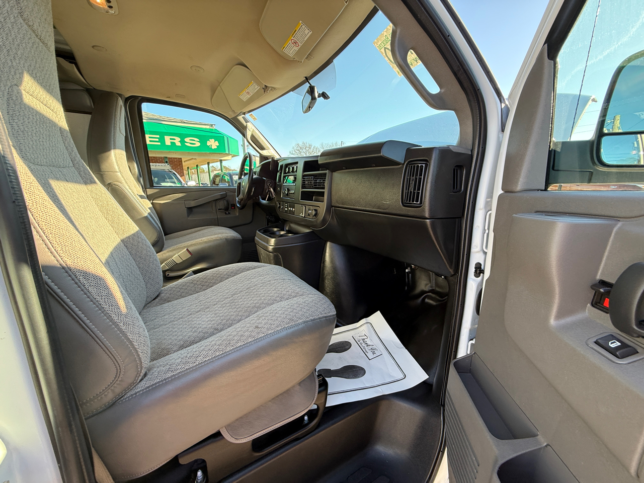 Chevrolet Express Cargo Van RWD 2500 135" 2023