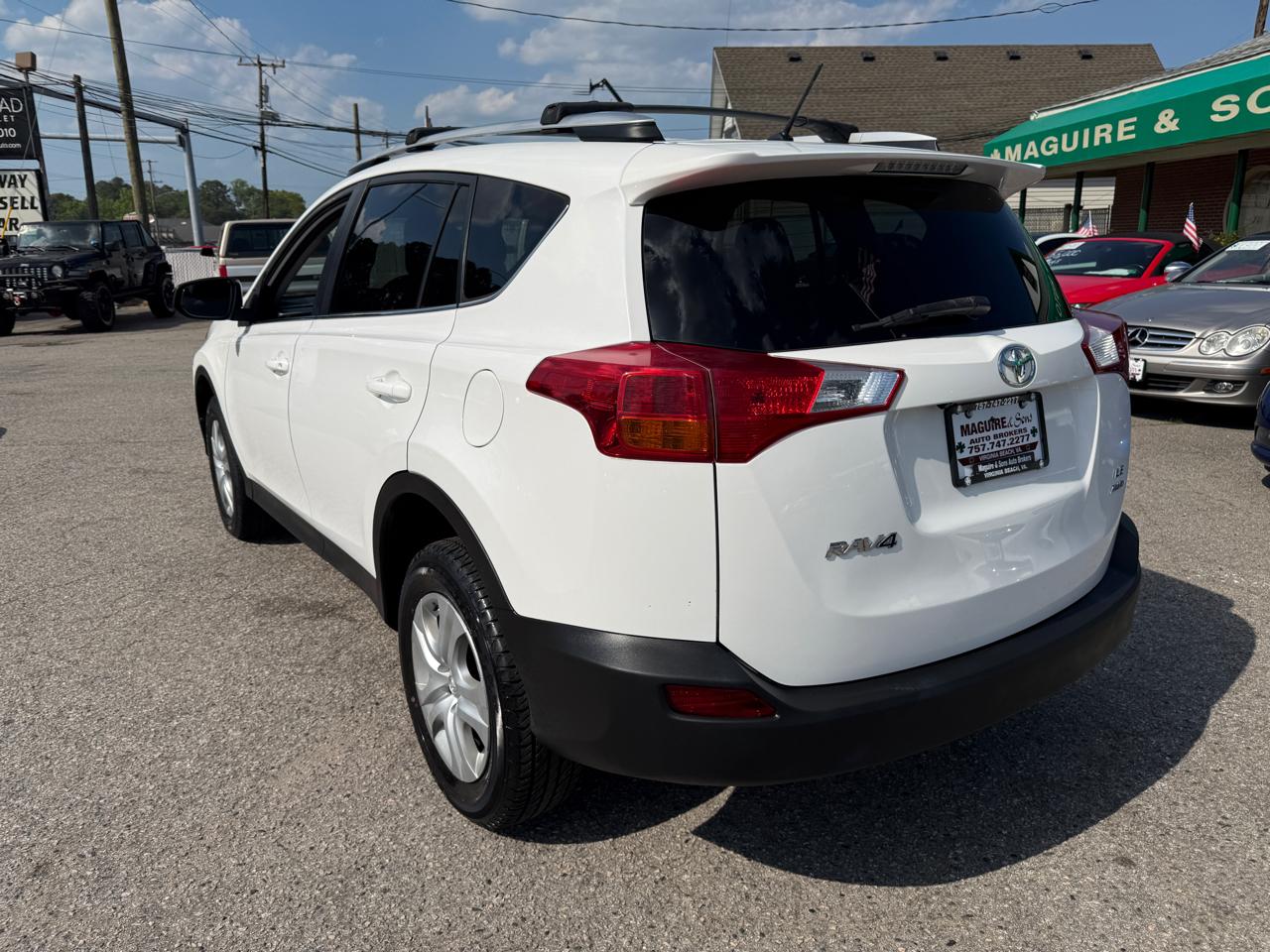 Toyota RAV4 AWD 4dr LE (Natl) 2015