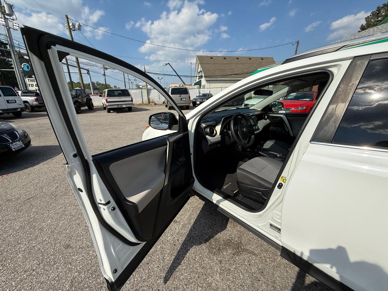 Toyota RAV4 AWD 4dr LE (Natl) 2015