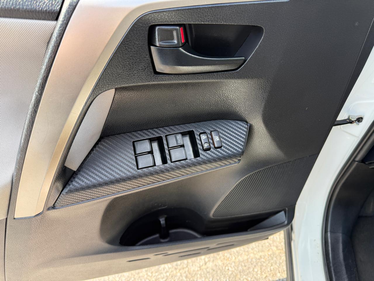 Toyota RAV4 AWD 4dr LE (Natl) 2015
