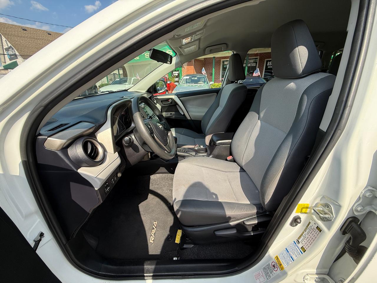 Toyota RAV4 AWD 4dr LE (Natl) 2015