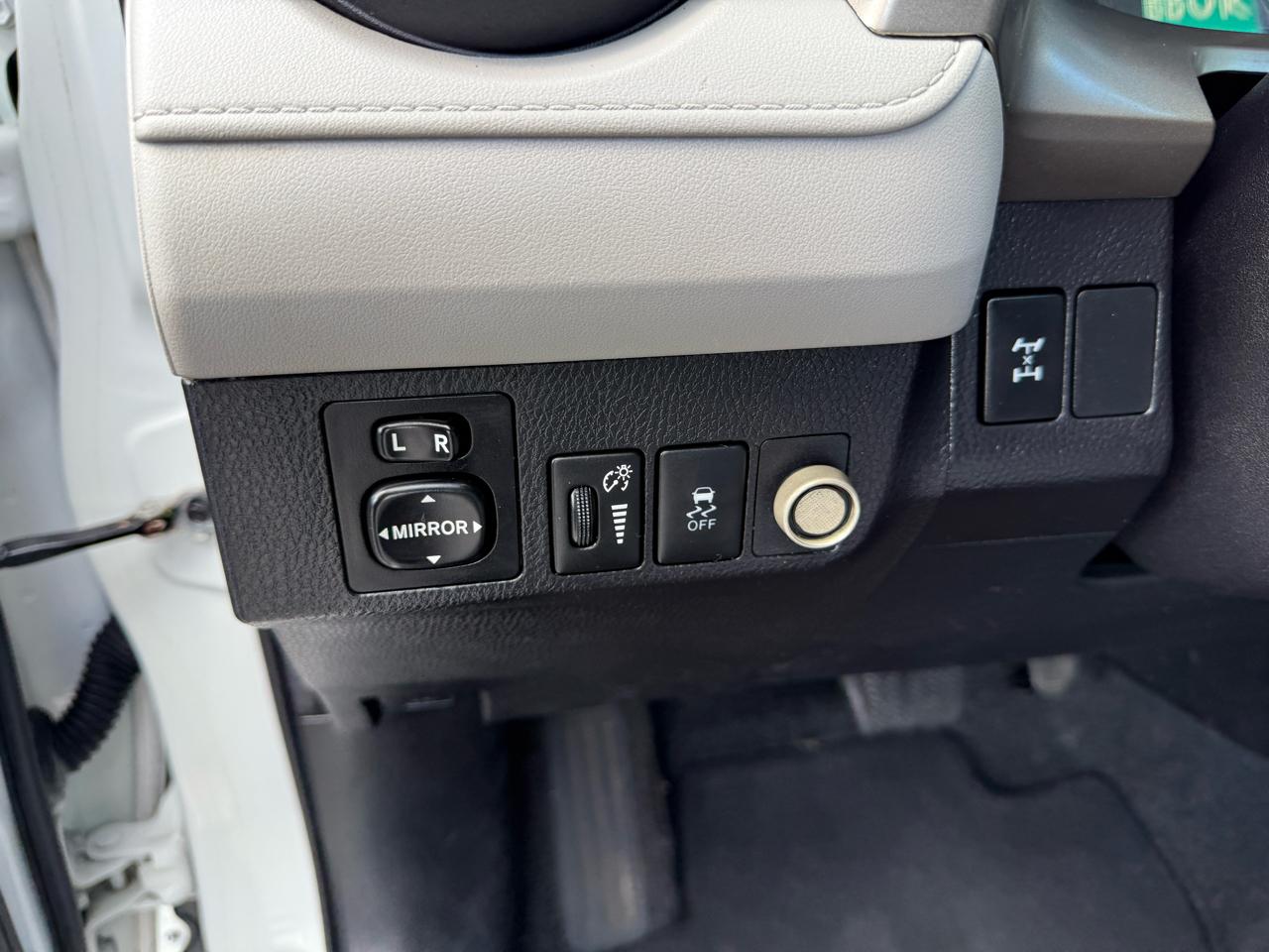 Toyota RAV4 AWD 4dr LE (Natl) 2015