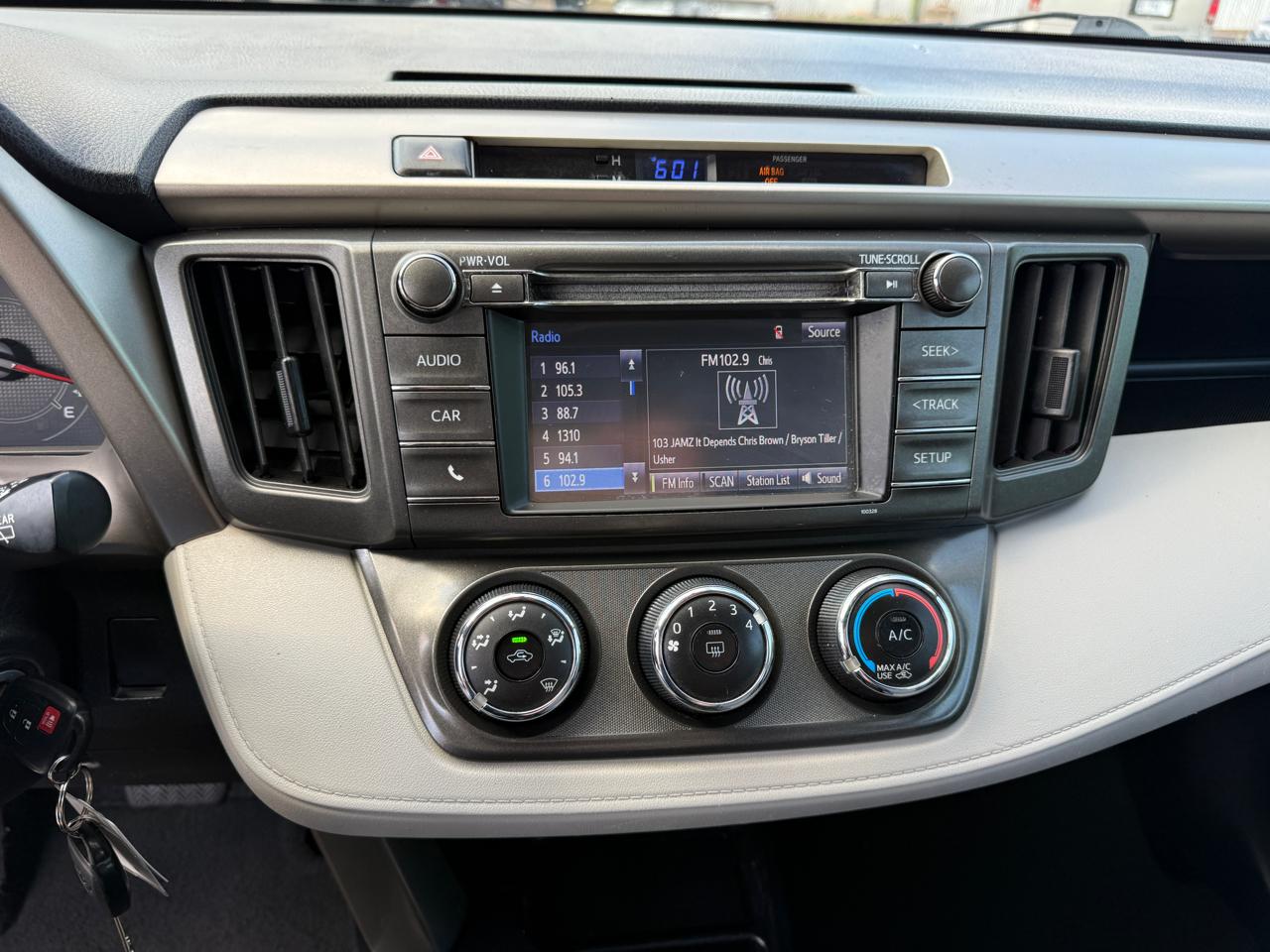 Toyota RAV4 AWD 4dr LE (Natl) 2015