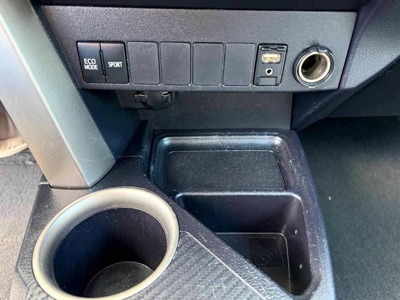 Toyota RAV4 AWD 4dr LE (Natl) 2015