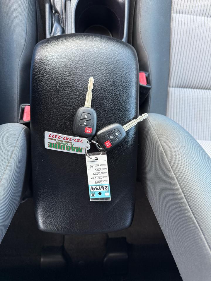 Toyota RAV4 AWD 4dr LE (Natl) 2015