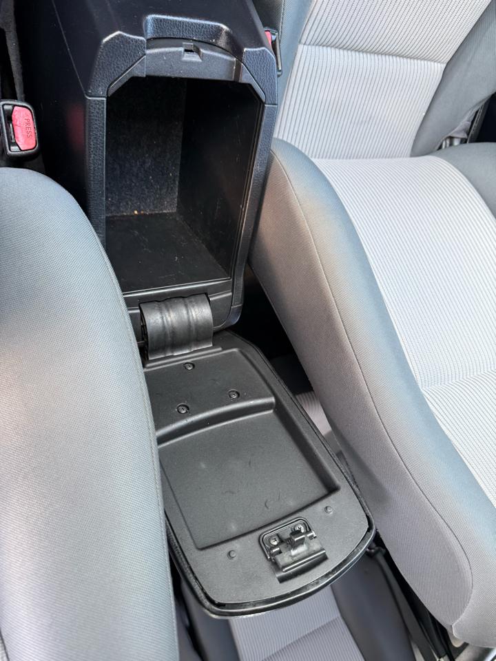 Toyota RAV4 AWD 4dr LE (Natl) 2015
