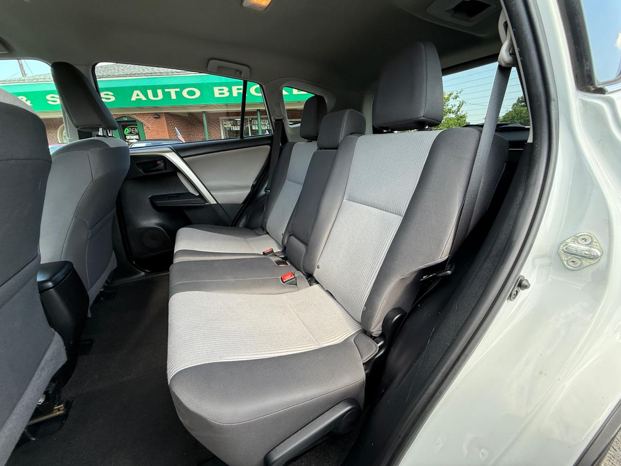 Toyota RAV4 AWD 4dr LE (Natl) 2015