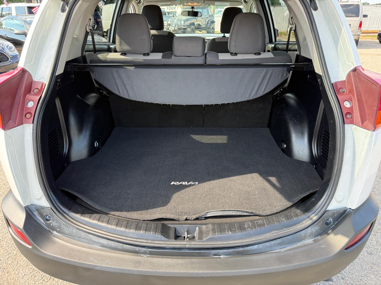 Toyota RAV4 AWD 4dr LE (Natl) 2015