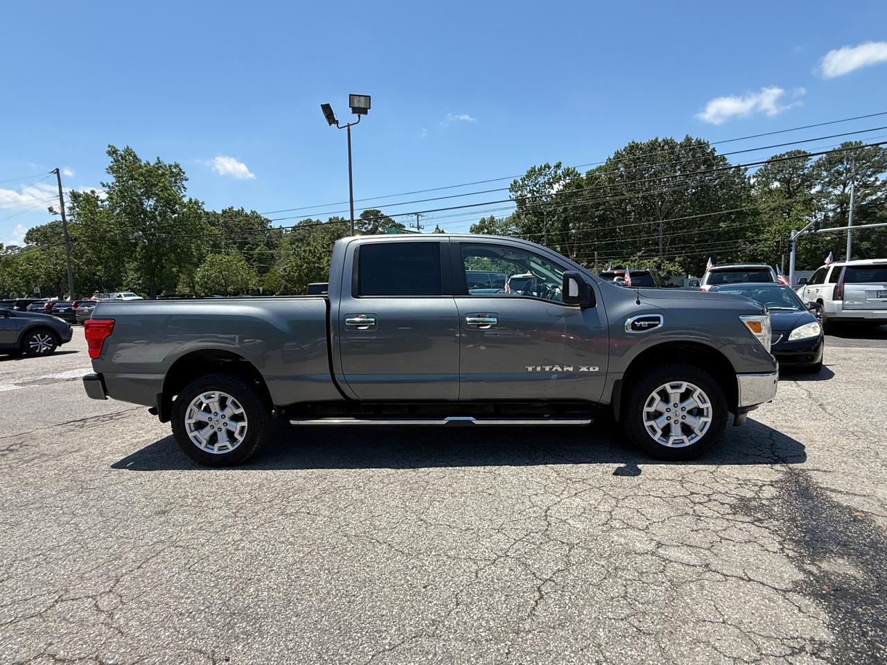 Nissan Titan XD 4WD Crew Cab SV Gas 2016