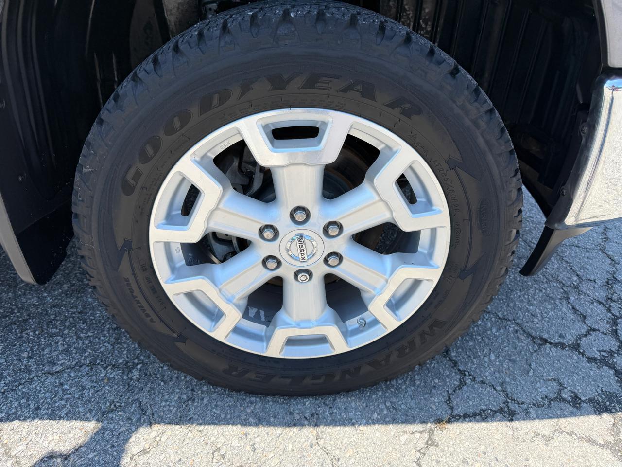 Nissan Titan XD 4WD Crew Cab SV Gas 2016
