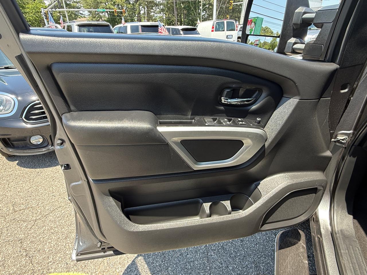 Nissan Titan XD 4WD Crew Cab SV Gas 2016