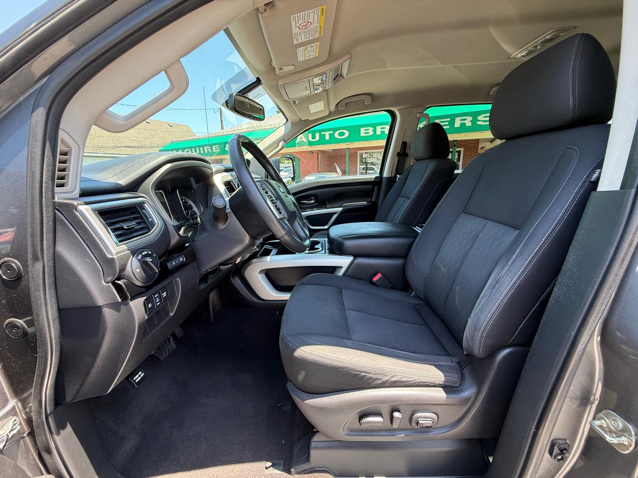 Nissan Titan XD 4WD Crew Cab SV Gas 2016