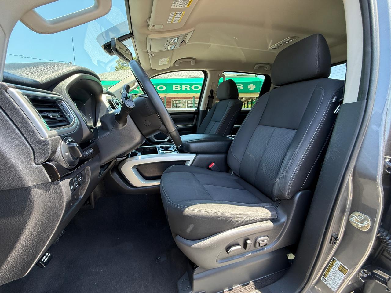 Nissan Titan XD 4WD Crew Cab SV Gas 2016