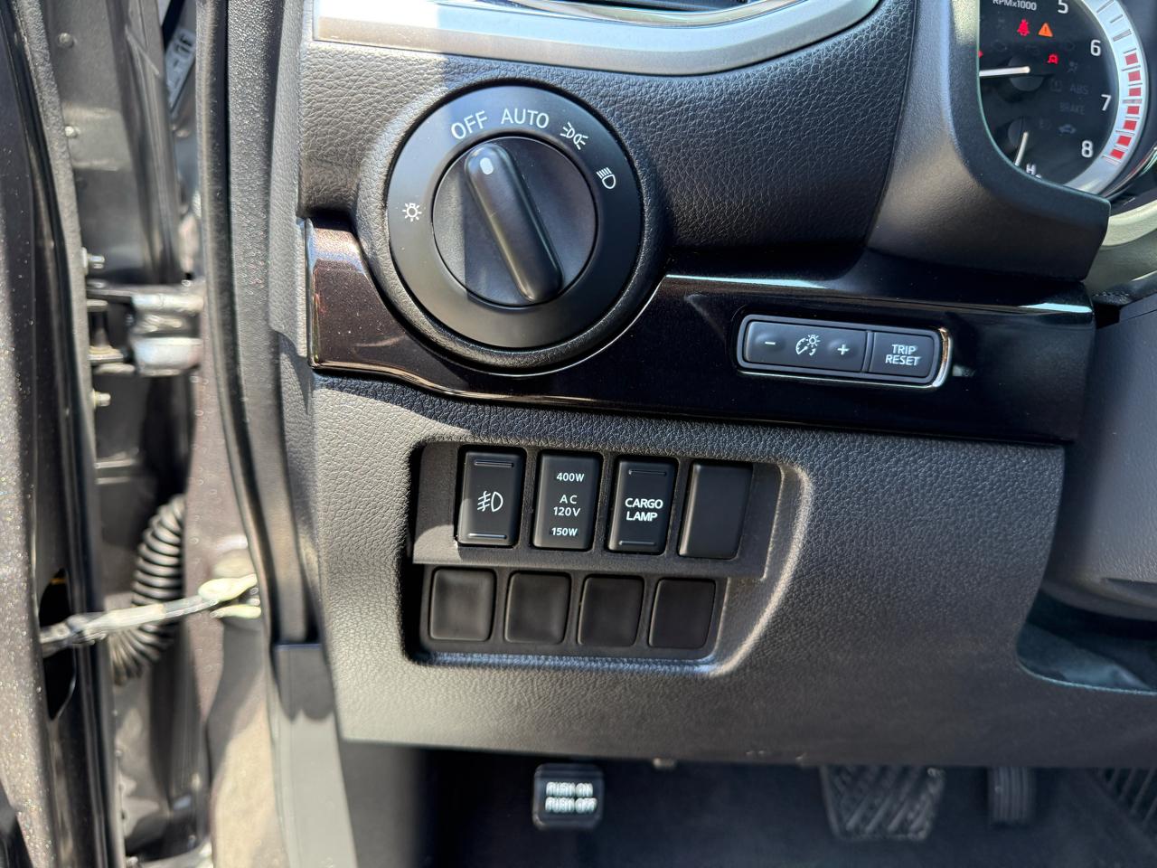 Nissan Titan XD 4WD Crew Cab SV Gas 2016