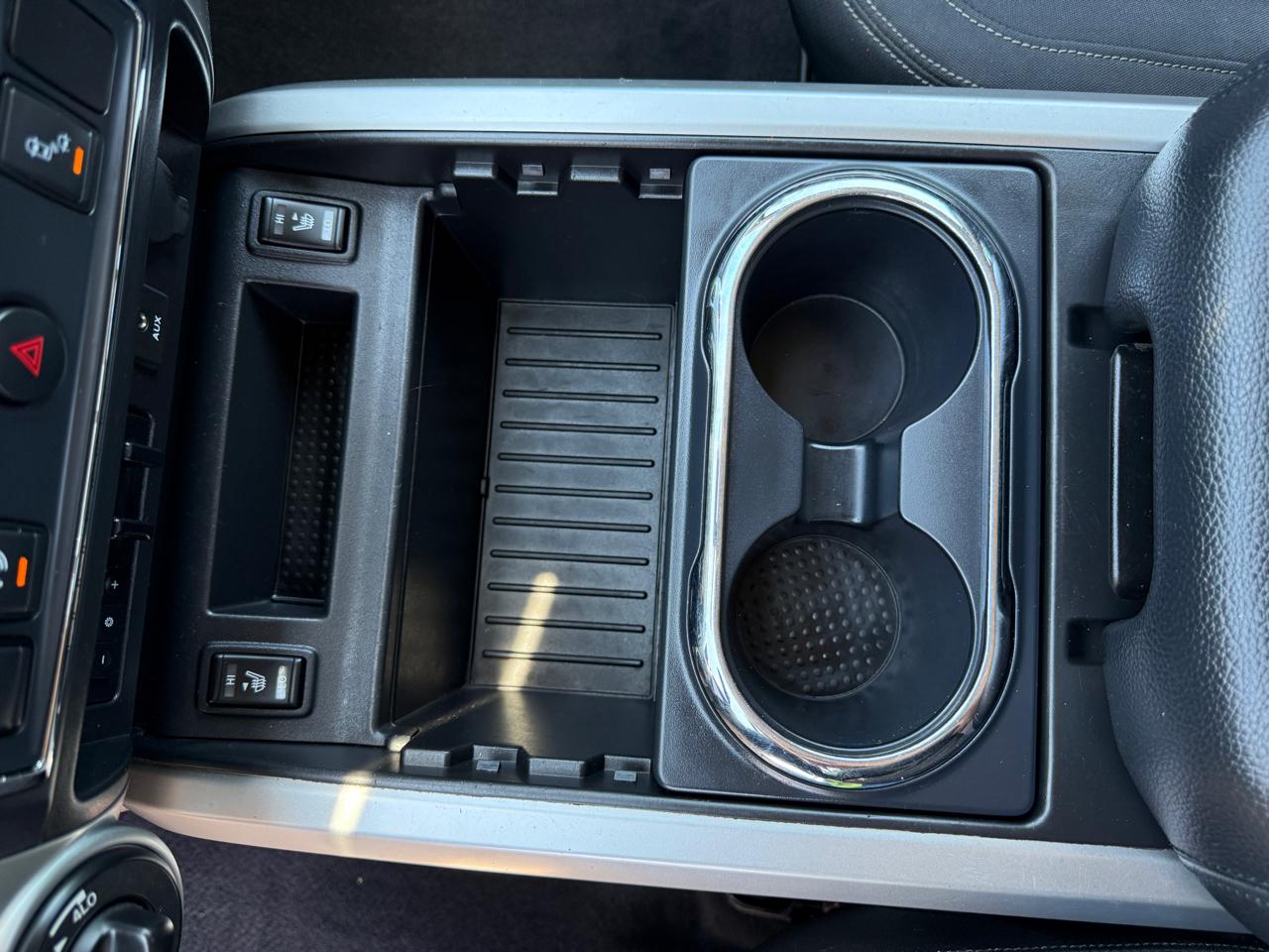 Nissan Titan XD 4WD Crew Cab SV Gas 2016