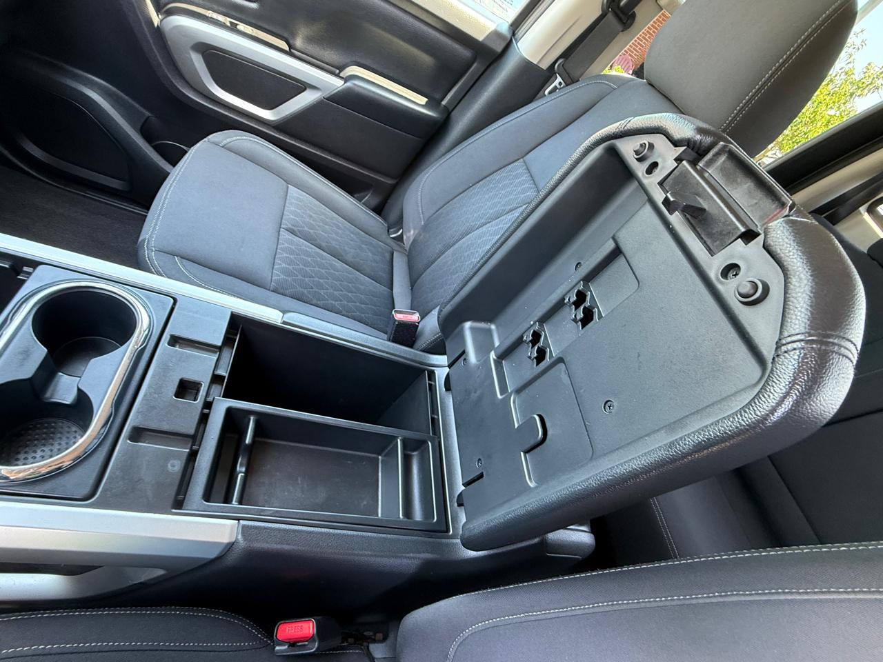 Nissan Titan XD 4WD Crew Cab SV Gas 2016
