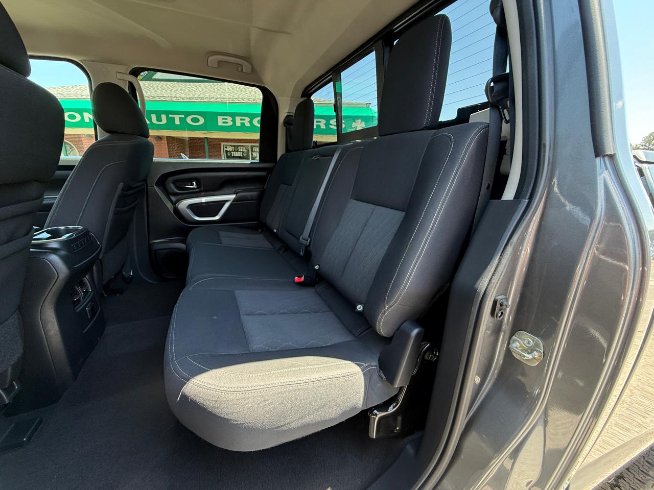 Nissan Titan XD 4WD Crew Cab SV Gas 2016