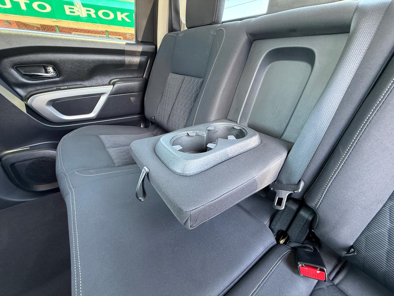 Nissan Titan XD 4WD Crew Cab SV Gas 2016