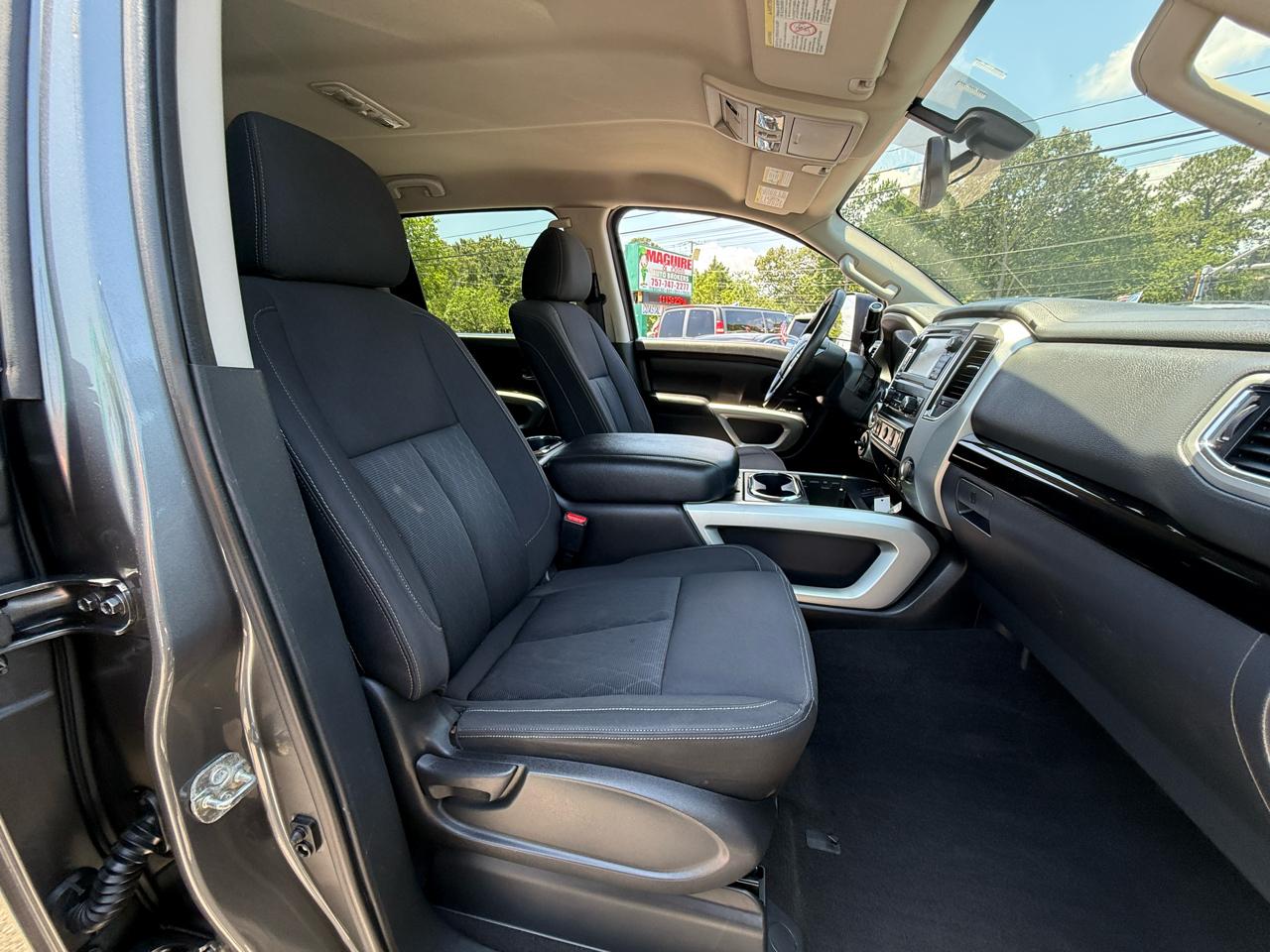 Nissan Titan XD 4WD Crew Cab SV Gas 2016