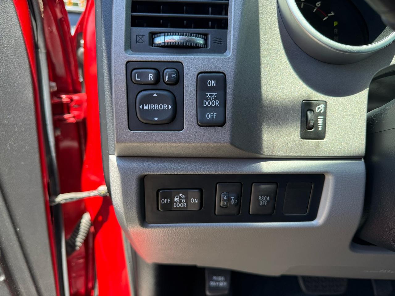 Toyota Tundra 4WD Truck CrewMax 5.7L V8 6-Spd AT LTD (Natl) 2012