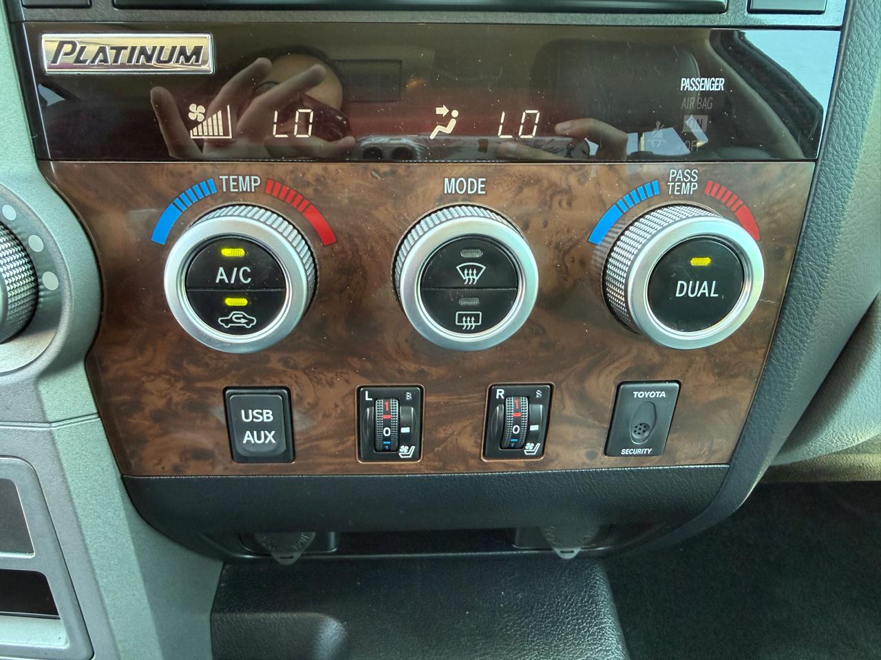 Toyota Tundra 4WD Truck CrewMax 5.7L V8 6-Spd AT LTD (Natl) 2012