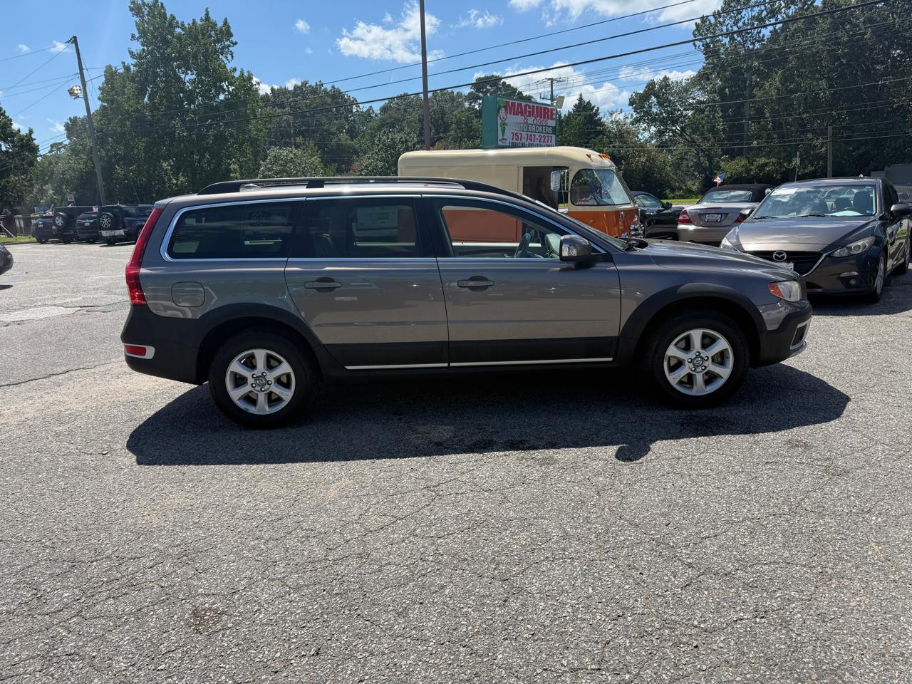 Volvo XC70 4dr Wgn 3.2L 2011