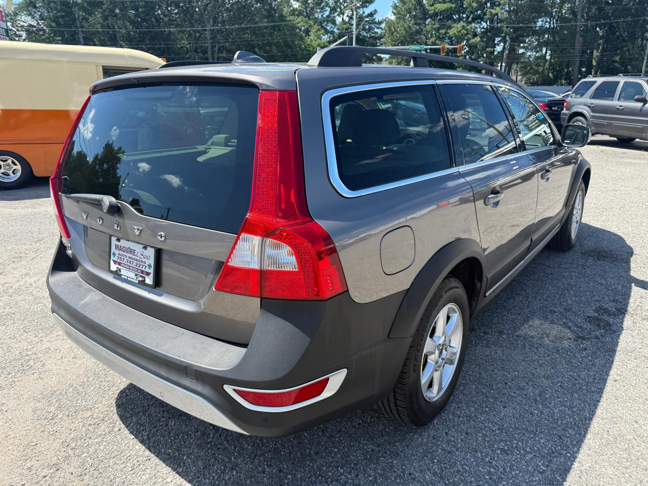 Volvo XC70 4dr Wgn 3.2L 2011