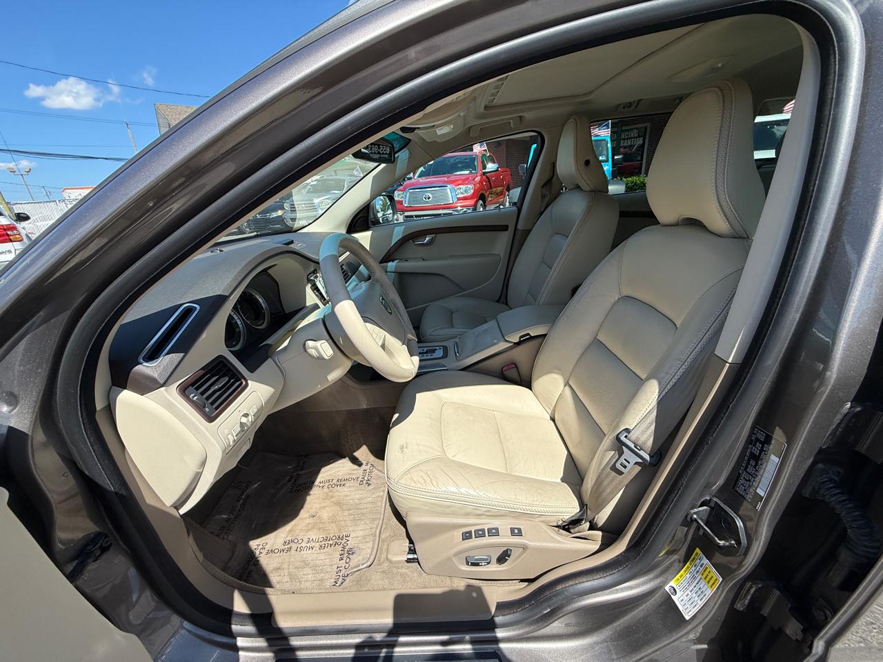 Volvo XC70 4dr Wgn 3.2L 2011