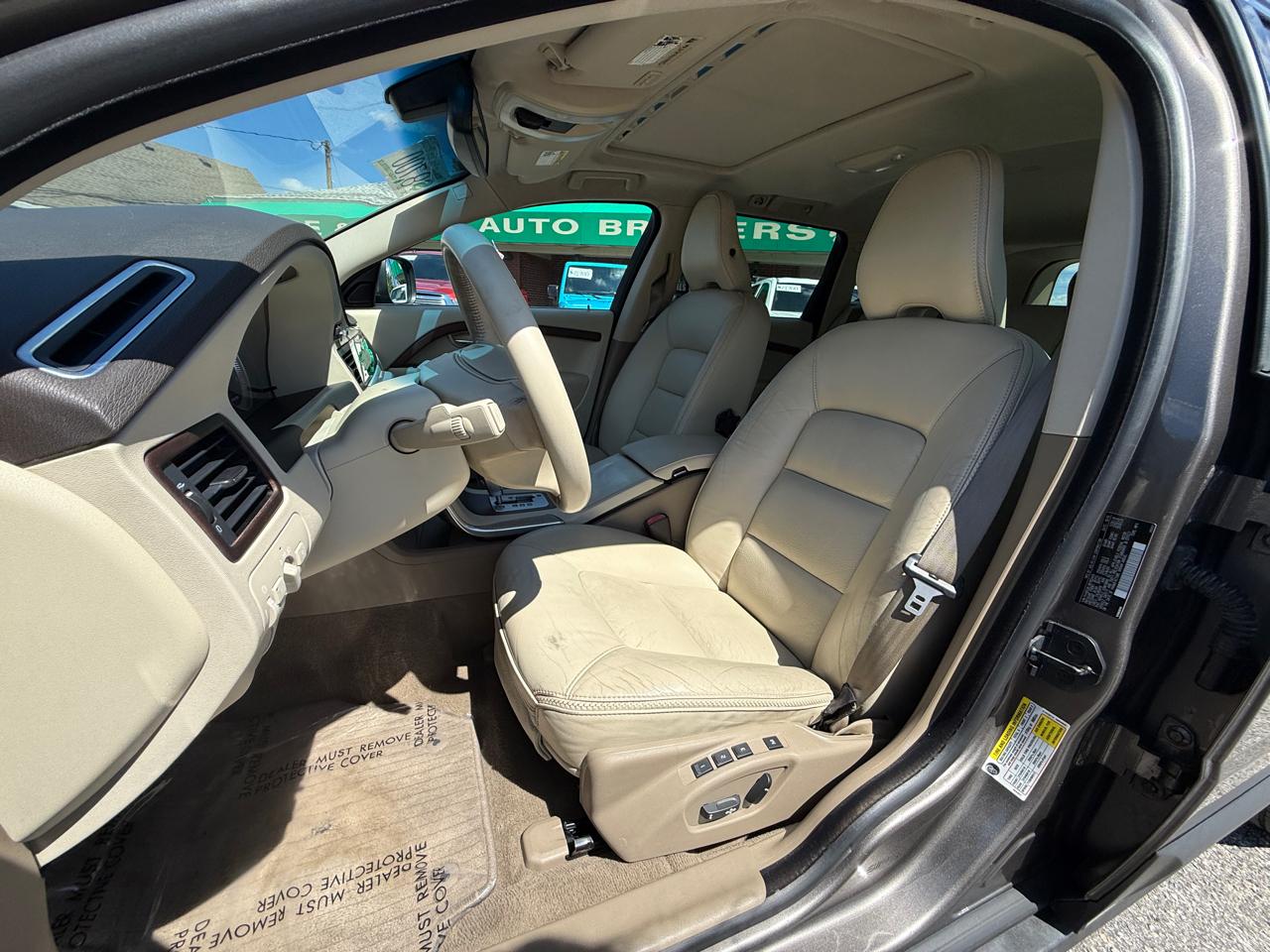Volvo XC70 4dr Wgn 3.2L 2011