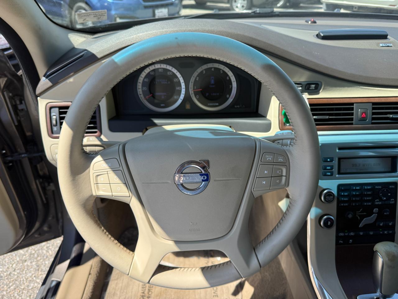 Volvo XC70 4dr Wgn 3.2L 2011