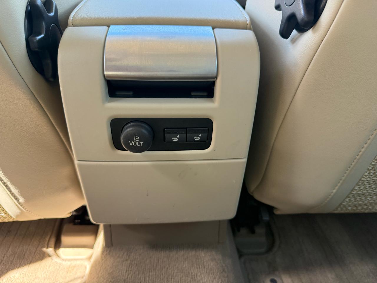 Volvo XC70 4dr Wgn 3.2L 2011