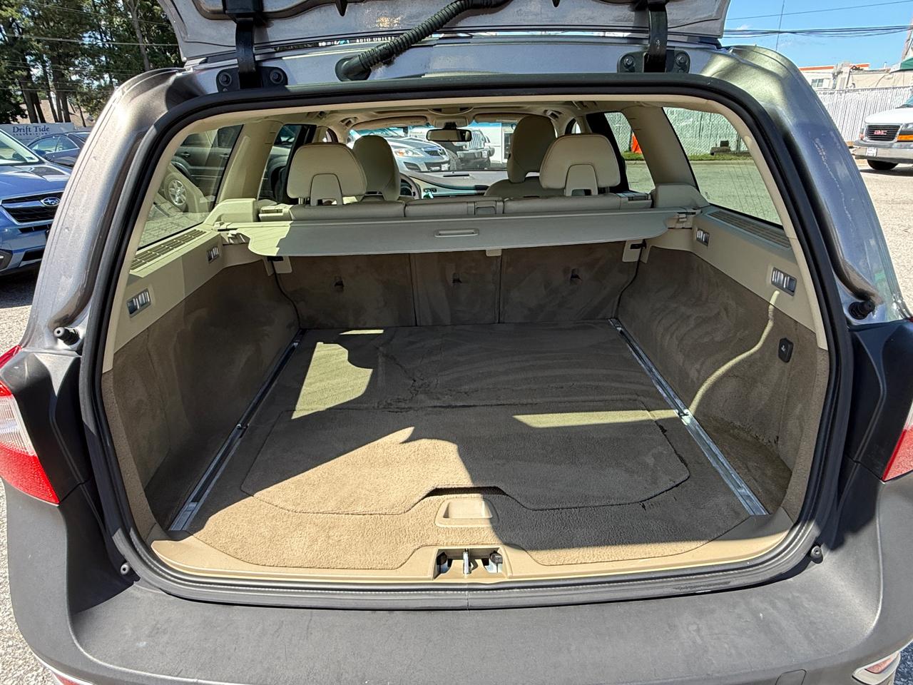 Volvo XC70 4dr Wgn 3.2L 2011