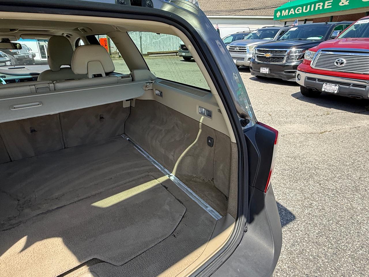 Volvo XC70 4dr Wgn 3.2L 2011