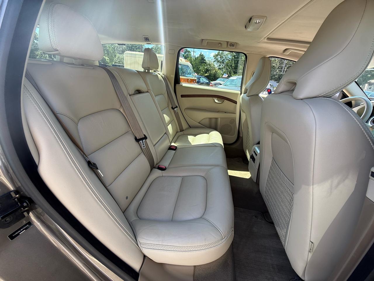 Volvo XC70 4dr Wgn 3.2L 2011