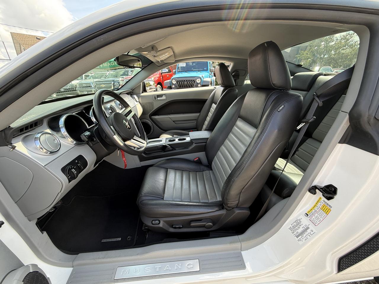Ford Mustang 2dr Cpe GT Deluxe 2008