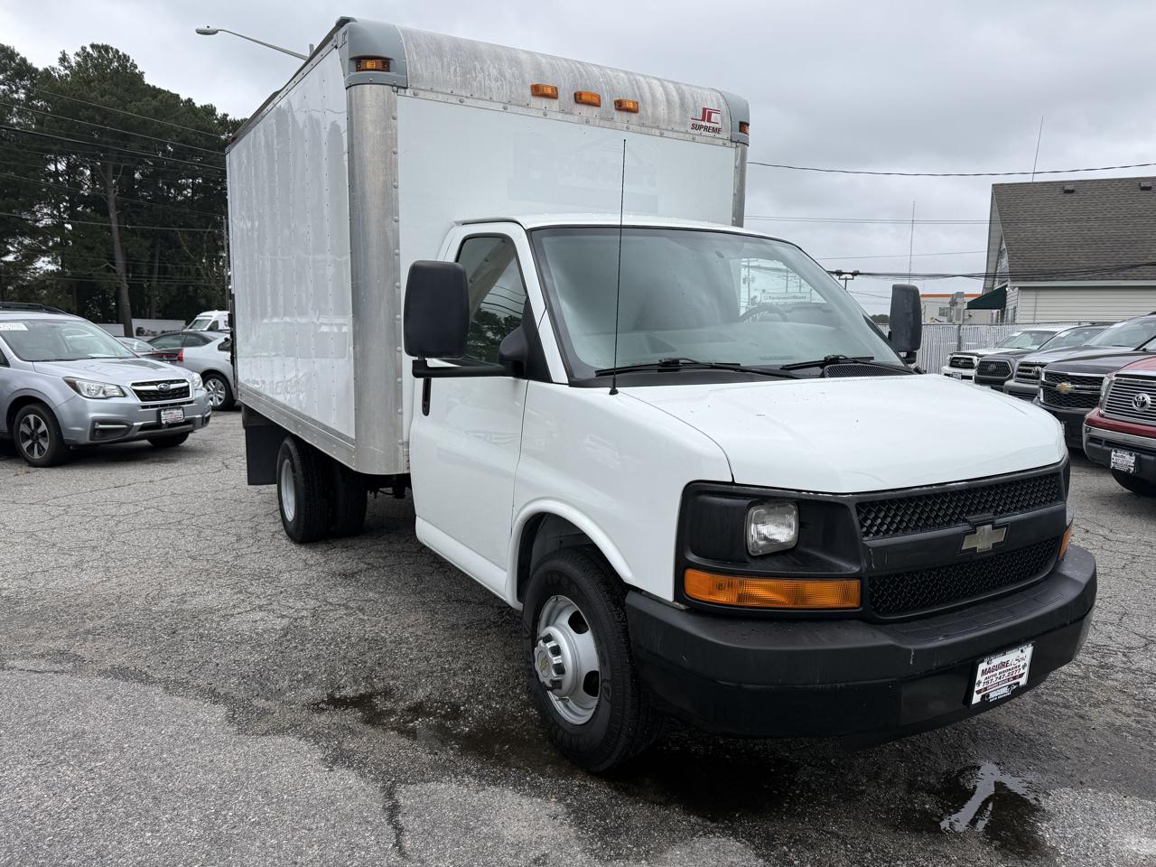 Chevrolet Express Commercial Cutaway RWD 3500 139" WB Work Van 2009