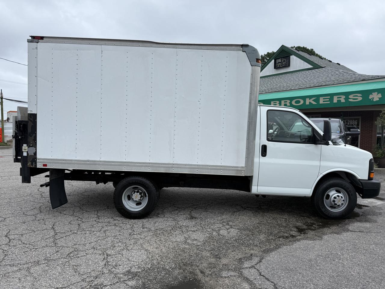 Chevrolet Express Commercial Cutaway RWD 3500 139" WB Work Van 2009