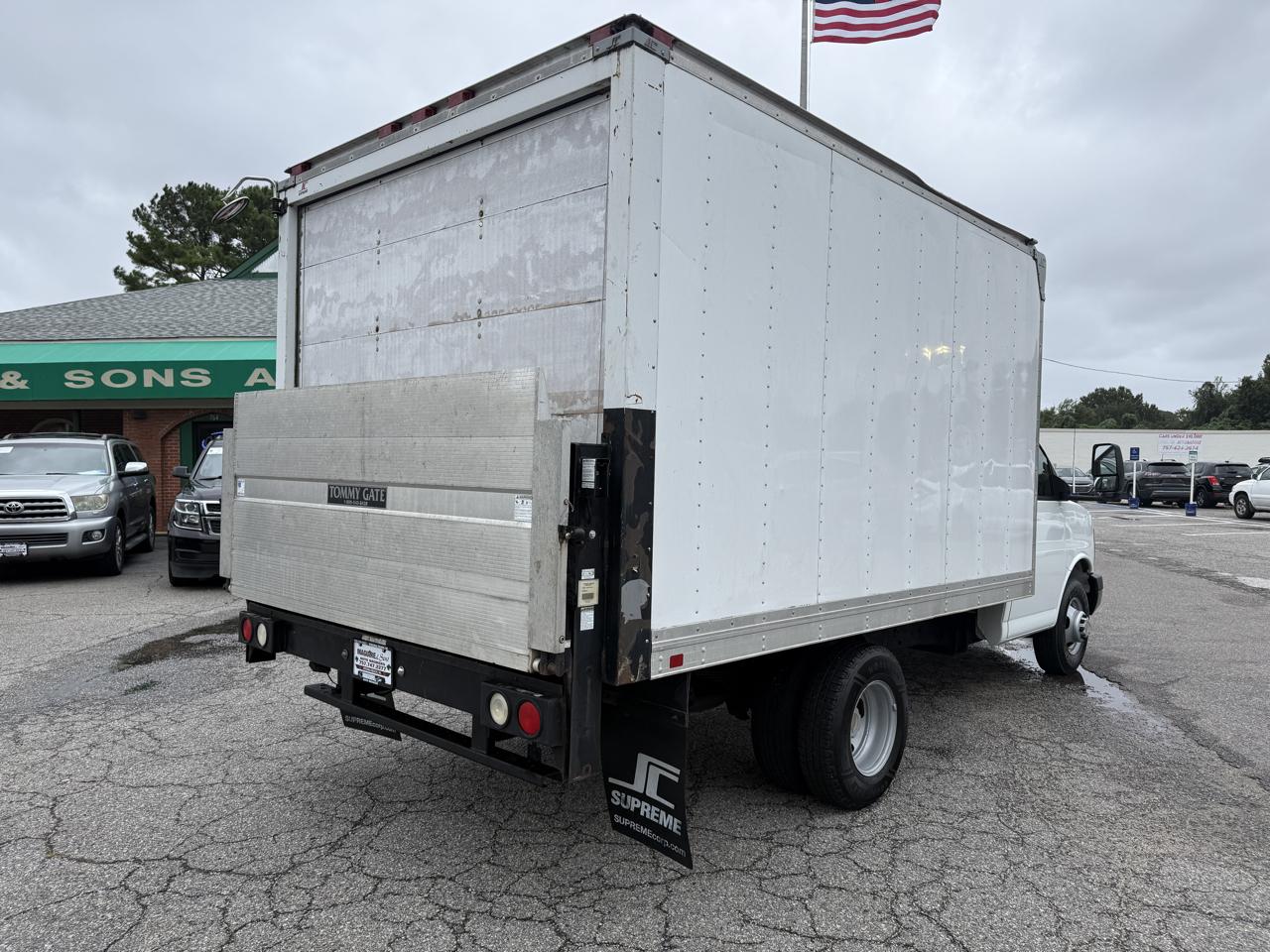 Chevrolet Express Commercial Cutaway RWD 3500 139" WB Work Van 2009