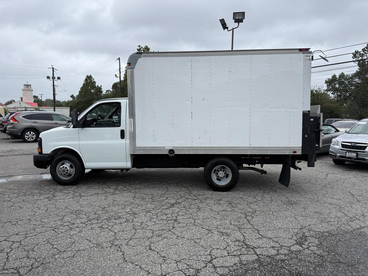Chevrolet Express Commercial Cutaway RWD 3500 139" WB Work Van 2009