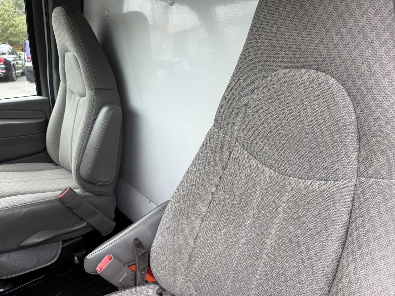 Chevrolet Express Commercial Cutaway RWD 3500 139" WB Work Van 2009