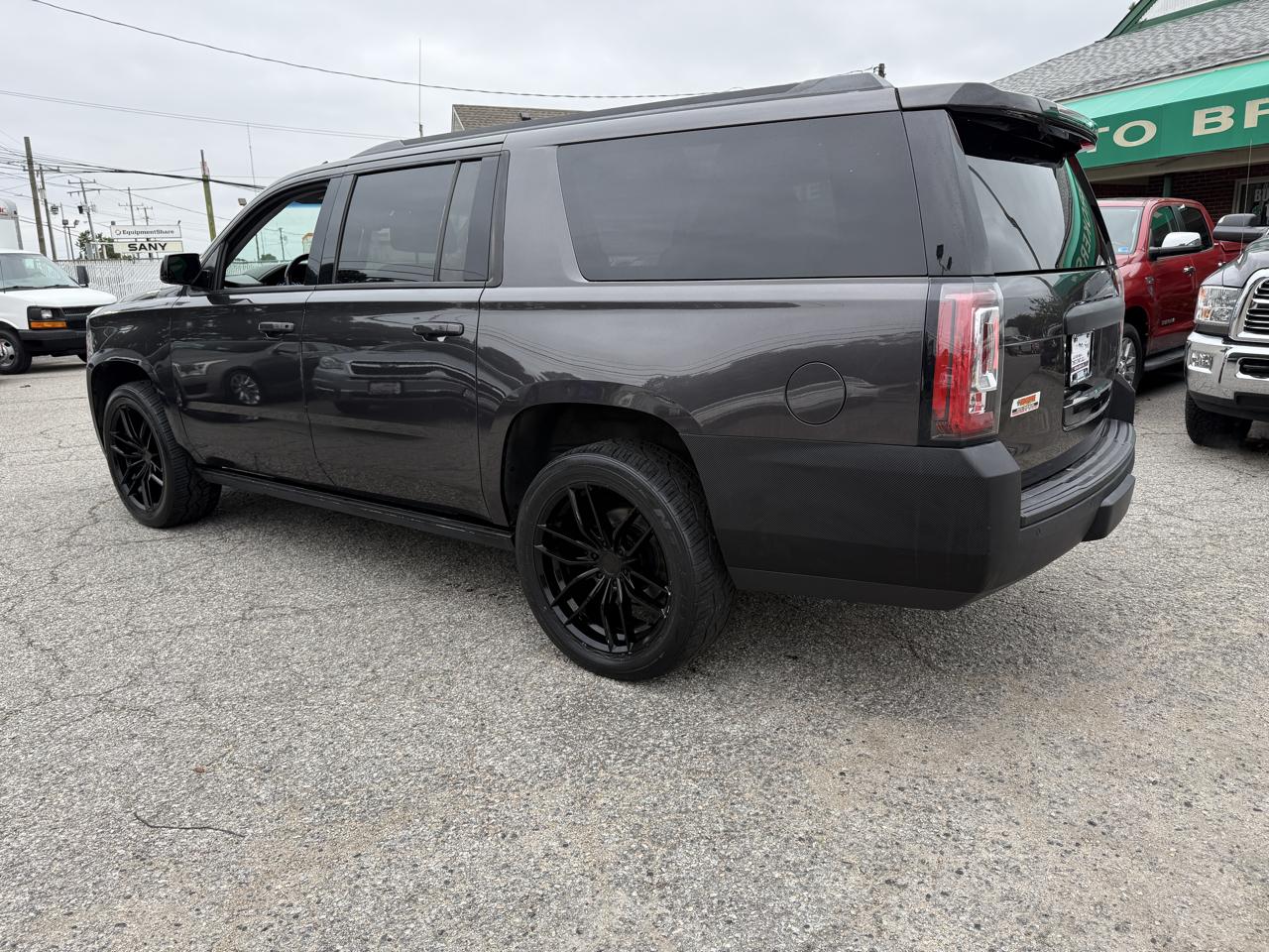 GMC Yukon XL 4WD 4dr Denali 2017
