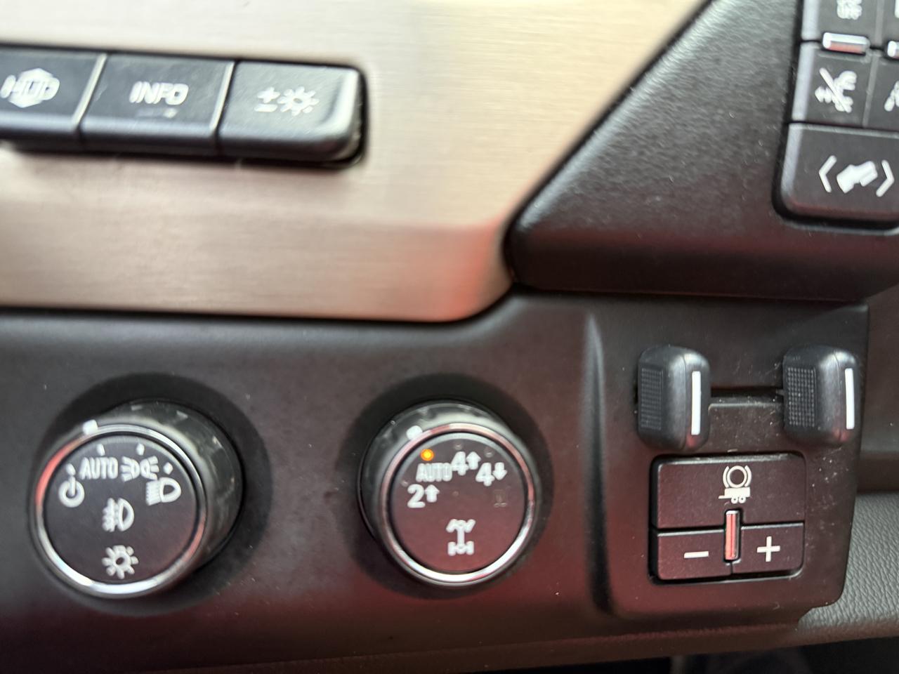 GMC Yukon XL 4WD 4dr Denali 2017