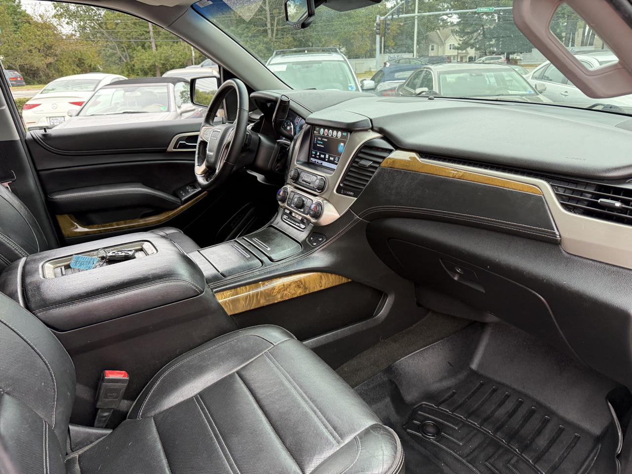 GMC Yukon XL 4WD 4dr Denali 2017
