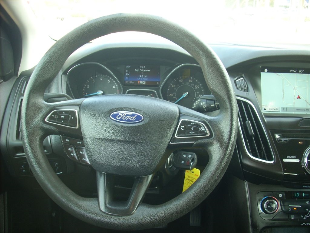 Ford Focus SEL Hatch 2017 Ford Focus SEL Hatch 2017