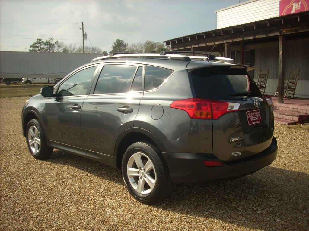 Toyota RAV4 XLE FWD 2013