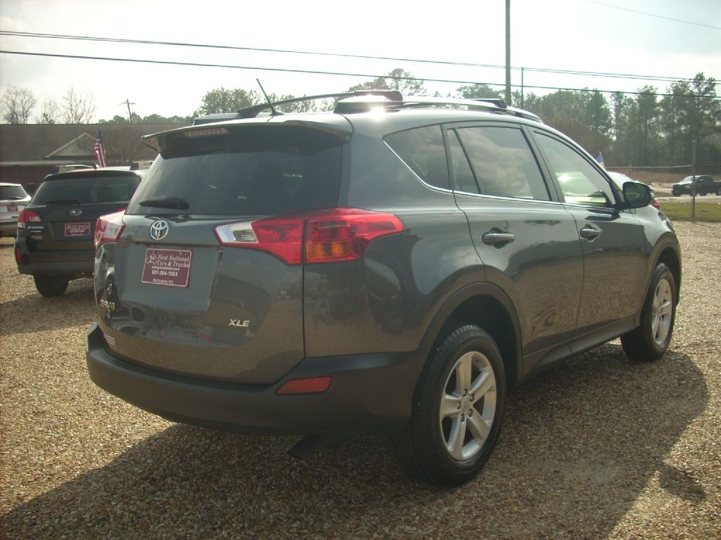 Toyota RAV4 XLE FWD 2013