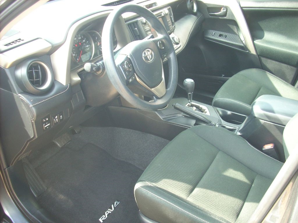 Toyota RAV4 XLE FWD 2013